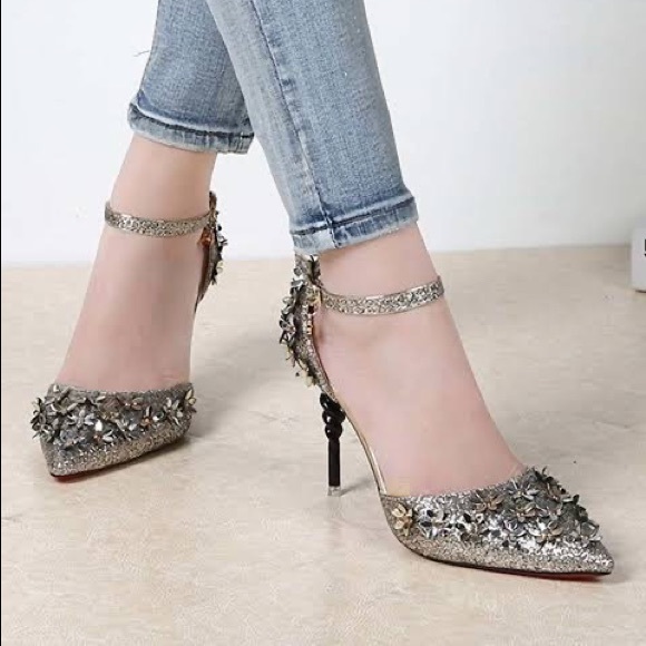 Imported heels with 3D flowers ~ NEW & UNUSED - Picture 9 of 9